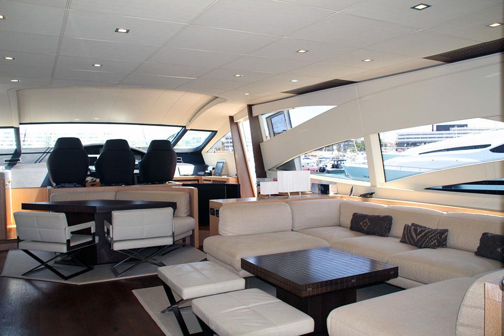 2009 PERSHING 90' 